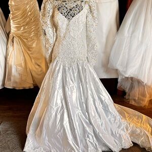 Ivory Beaded Lace Long Sleeve Wedding Dress